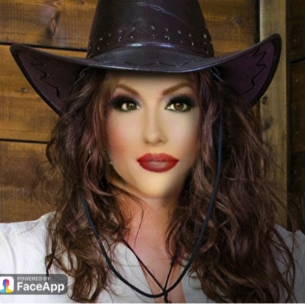 Meet your Posher, Lisajoy